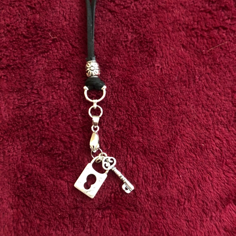 Vintage Necklace - Picture 2 of 3